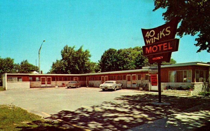 40 Winks Motel - Old Postcard (newer photo)